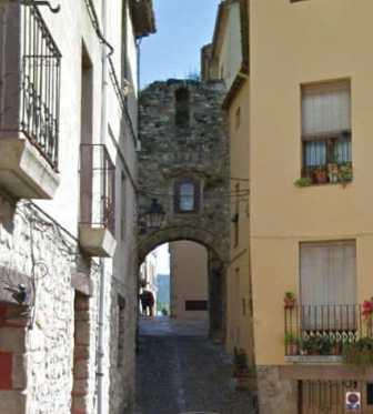 Крепостные ворота в Бесалу (Portal de la Força) (фото)
