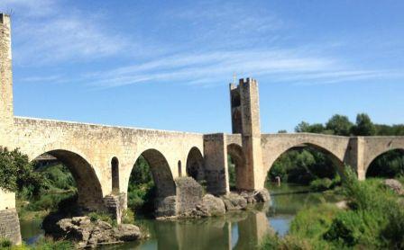 Римский мост в Бесалу (Pont de Besalu) (фото)