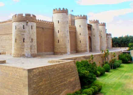 Дворец Альхаферия в Сарагосе (Palacio de la Aljafarería) (фото)