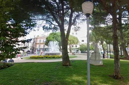 Площадь Эрнеста Вила в Фигерасе (Plaça Doctor Ernest Vila) (фото)