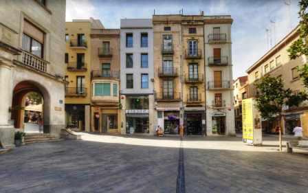 Ратушная площадь в Фигерасе (Plaça Ajuntament) (фото)