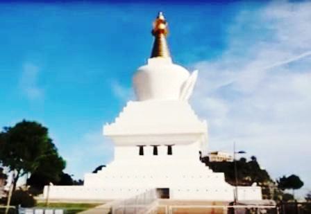 Храм Ступа Просветления в Бенальмадене (Stupa de la Iluminación en Benalmádena) (фото)