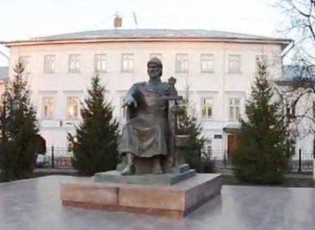 Памятник Юрию Долгорукому в Костроме (фото)