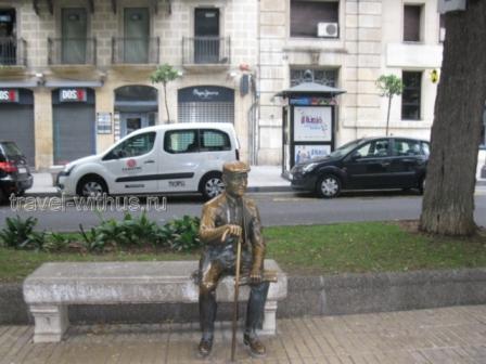 Памятник дедушке Виргилию в Таррагоне (L'avi Virgili) (фото)