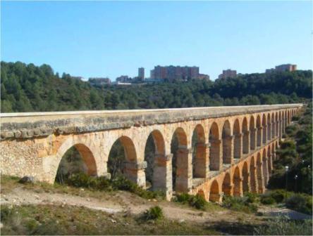 Римский акведук в Таррагоне (Roman Aqueduct) (фото)