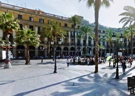 Королевская площадь в Барселоне (Plaça Reial) (фото)