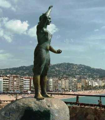 Памятник жене рыбака в Льорет-де-Мар (Monumento Mujer Marinera) (фото)