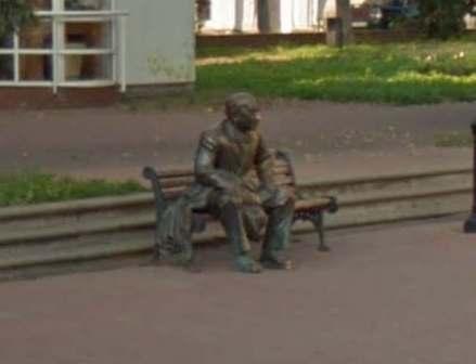 Памятник Евгению Евстигнееву в Нижнем Новгороде (фото)
