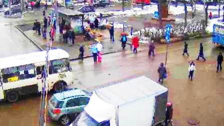 Веб-камера Перми: вид на площадь Дружбы (мини рынок)