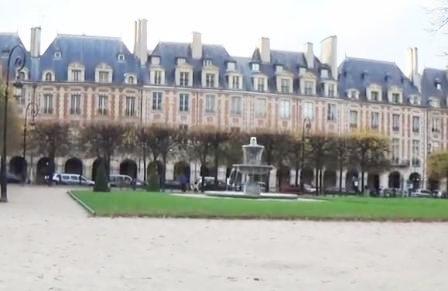 Площадь Вогезов в Париже