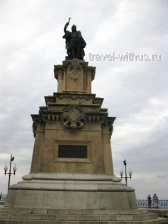 Памятник арагонскому адмиралу Руджеро ди Лауриа в Таррагоне