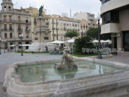 statue of little boy with goose tarragona1