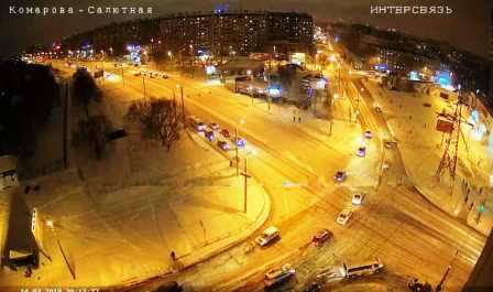 Веб-камера Челябинска: перекресток проспекта Комарова и улицы Салютная