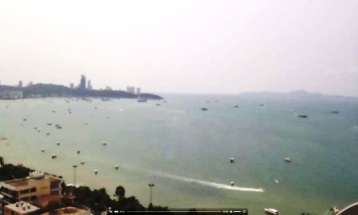 Снимок, сохраненный с вебкамеры Паттайи: вид на Бич Роад (Beach Road) (раннее утро)